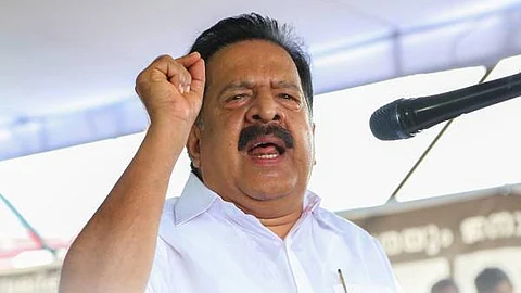 അദാനി സി.പി.എമ്മിനെയും ബി.ജെ.പിയെയും ബന്ധിപ്പിക്കുന്ന കണ്ണി, കെ.എസ്.ഇ.ബി. നല്കിയ ലറ്റര് ഓഫ് അവാര്ഡ് പുറത്തുവിടുകയാണെന്ന് ചെന്നിത്തല