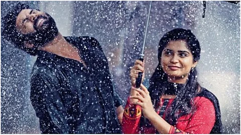 സണ്ണിച്ചന് കെട്ടിപ്പിടിച്ചുമ്മകള്, അനുഗ്രഹീതന് കണ്ടയാളുടെ വാട്സ് ആപ്പ് സന്ദേശം പങ്കുവച്ച് സണ്ണി വെയ്ന്