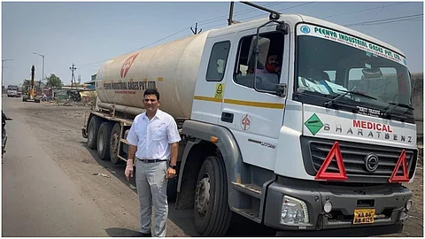 ട്രക്കുകളിൽ ഓക്സിജൻ എത്തിച്ചു; 85 ലക്ഷം രൂപ വാടക വേണ്ടെന്ന് പ്യാരേ ഖാന്, സക്കാത്തായി കണക്കാക്കണം