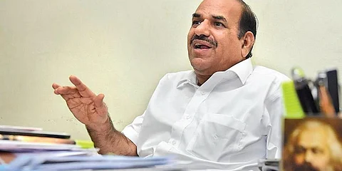 എല്ഡിഎഫിന് നൂറിലേറെ സീറ്റെന്ന് കോടിയേരി, ദൈവങ്ങള്ക്ക് വോട്ടുണ്ടെങ്കില് എല്ലാവരുടെയും കിട്ടുമായിരുന്നു