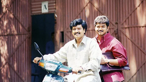 എത്ര ഗംഭീരമായാണ്
വിവേക് ജാതി ദുരഭിമാനത്തിനും
അന്ധവിശ്വാസത്തിനും മേല്
രാഷ്ട്രീയ ഹാസ്യത്തിൻ്റെ കൊടിനാട്ടിയത്