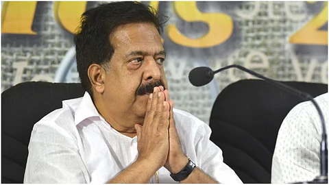 തപാൽ വോട്ടിലും ഇരട്ടിപ്പെന്ന് രമേശ് ചെന്നിത്തല; തിരഞ്ഞെടുപ്പ് കമ്മീഷന് പരാതി നൽകി