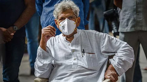 പന്ത് അപ്പുറത്തെ കോർട്ടിലേക്ക് തട്ടി മോദി സർക്കാരിന് ഈ മഹാവിപത്തിന്റെ ഉത്തരവാദിത്തത്തിൽ നിന്ന് ഒഴിഞ്ഞു മാറാനാകില്ല; സീതാറാം യെച്ചൂരി