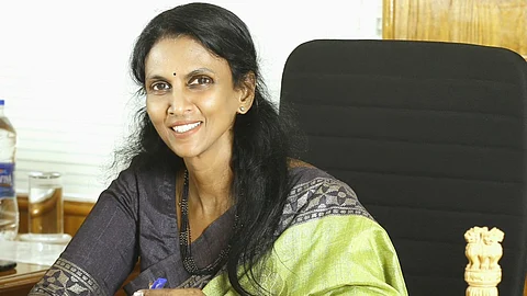 ഓണ്ലൈന് സാമ്പത്തിക തട്ടിപ്പിന് ഇരയായി; പരാതി പോലീസ് അവഗണിച്ചതായി ആർ ശ്രീലേഖ