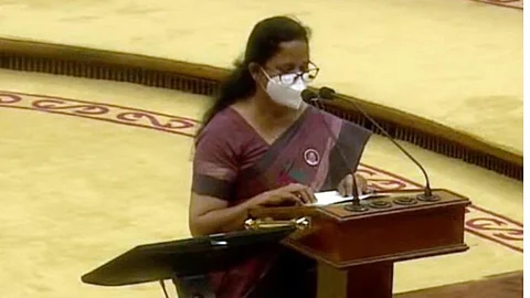 സ്പീക്കര് കസേര മറിച്ചിട്ടുള്ള കയ്യാങ്കളി ചട്ടത്തില് ഉള്പ്പെട്ടതായിരുന്നോ? ബാഡ്ജില്
ജെഡിഎസിന്റെ പരാതി രാഷ്ട്രീയപ്രേരിതമെന്ന് കെകെ രമ