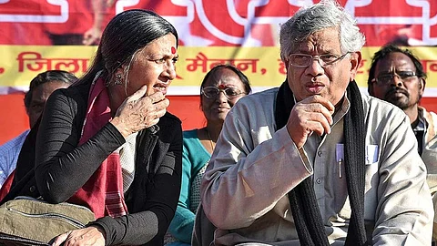 ശൈലജയ്ക്ക് വേണ്ടി കേന്ദ്ര നേതൃത്വം; മന്ത്രി സ്ഥാനം നിഷേധിച്ചതില് യെച്ചൂരിയ്ക്കും ബൃന്ദാ കരാട്ടിനും അതൃപ്തി