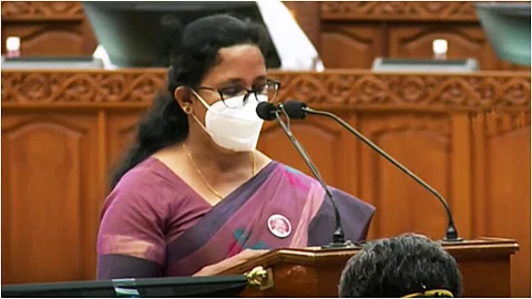 സഗൗരവം സഭയില്, ടി.പി.യുടെ മുഖമുള്ള ബാഡ്ജണിഞ്ഞ് കെ.കെ രമയുടെ സത്യപ്രതിജ്ഞ