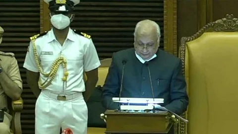 'ഇതൊന്നും ഫെഡറലിസത്തിന് ചേര്ന്നതല്ല'; നയപ്രഖ്യാപന പ്രസംഗത്തില് കേന്ദ്രത്തിനെതിരെ ഗവര്ണര്