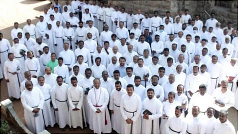 കൊവിഡില് പത്ത് ദിവസത്തിനിടെ കേരളത്തില് മരിച്ചത് ഒന്പത് വൈദികര്