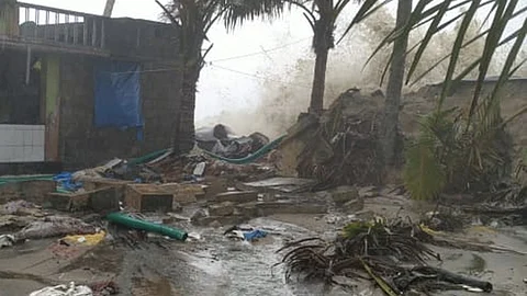 കഴുത്തറ്റം വെള്ളത്തിലായ ജനം ചോദിക്കുന്നു, ചെല്ലാനത്തിന്റെ കരച്ചിൽ ഇനിയെന്ന് കേൾക്കും നിങ്ങൾ