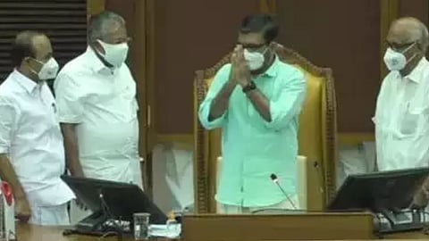 പുറത്ത് രാഷ്ട്രീയം പറഞ്ഞാല് മറുപടിയും പറയേണ്ടി വരുമെന്ന് രാജേഷിനോട് വിഡി സതീശന്; പൊതുരാഷ്ട്രീയത്തില് നിലപാടെടുക്കുമെന്ന് രാജേഷ്
