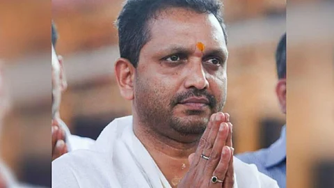 ധര്മ്മ രാജനുമായി കോന്നിയില് വെച്ച് കൂടിക്കാഴ്ച, നിരവധി തവണ ഫോണ് വിളിച്ചു, സുരേന്ദ്രന്റെ മകന് ഹരികൃഷ്ണനിലേക്കും അന്വേഷണം