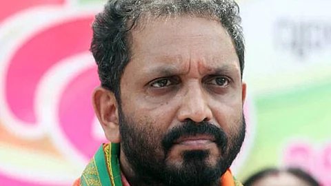കൊടകര കുഴല്പ്പണം: തമ്മിലടി തീരുന്നില്ല, പരസ്യ വിമര്ശനം നടത്തിയ ബിജെപി നേതാവിനെ പാര്ട്ടിയില് നിന്ന് പുറത്താക്കി സുരേന്ദ്രന്