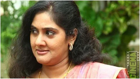 സൂപ്പര് ചരക്കെന്ന് യൂട്യൂബില് അധിക്ഷേപം, മറുപടിയുമായി അഞ്ജു അരവിന്ദ്