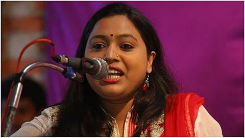 പിണറായി വിജയനെ പ്രൊഫൈല് പിക്ചറാക്കിയല്ല ഹീറോയിസം കാട്ടേണ്ടത്, തെറി പറയുന്നവര്ക്കെതിരെ നിയമനടപടിയെന്ന് ലക്ഷ്മി പ്രിയ