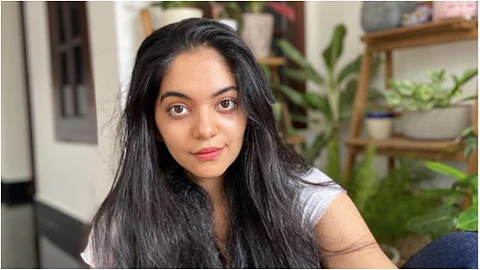 കുടുംബത്തിന് വേണ്ടി സ്വന്തം സ്വപ്നങ്ങൾ ഉപേക്ഷിക്കുന്നവരാകണം അമ്മമാരെന്ന അസംബന്ധമാണ് കുട്ടികളെ പഠിപ്പിക്കുന്നത്; അഹാന