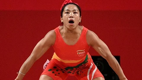 ഭാരോദ്വഹനത്തില് മീരാബായ് ചാനു; ടോക്കിയോ ഒളിമ്പിക്സില് ആദ്യ മെഡല് നേട്ടവുമായി ഇന്ത്യ