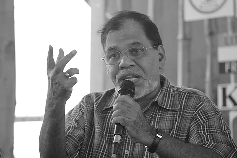 ദാര്ശനികമായ തീര്ച്ചയില്ലായ്മയാണ് ഒ.വി
വിജയനെ വലിയ എഴുത്തുകാരനാക്കുന്നത് : ഡോ.പി.പി.രവീന്ദ്രന് അഭിമുഖം