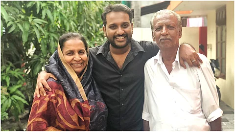 എന്റെ ഉമ്മയുടെ പേര് റഹ്മ. പേര് മാറ്റിയിട്ട് 45 വര്ഷം ആയി; ലൈക് കൂട്ടാന് വേണ്ടി മതം വലിച്ചിടരുതെന്ന് ഗായകൻ നജിം അർഷാദ്