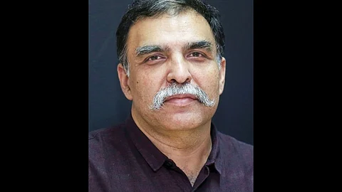 മനോജ് കെ.ദാസ് മാതൃഭൂമി ദിന പത്രത്തിന്റെ എഡിറ്റര് സ്ഥാനമൊഴിഞ്ഞു