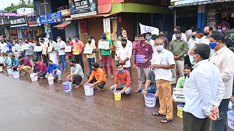 'എന്ത് സംഭവിച്ചാലും കടകള് തുറക്കും, മുഖ്യമന്ത്രിയുടെ പ്രതികരണശൈലി പാര്ട്ടി പ്രവര്ത്തകന്റെ നിലവാരത്തിലുള്ളത് '