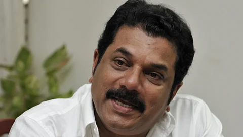 ചെവിക്കുറ്റി നോക്കി അടിക്കണം,ഒറ്റപ്പാലം എം.എല്.എ മരിച്ചോ; അത്യാവശ്യം പറയാന് വിളിച്ച വിദ്യാര്ത്ഥിയോട് കയര്ത്ത് മുകേഷ്