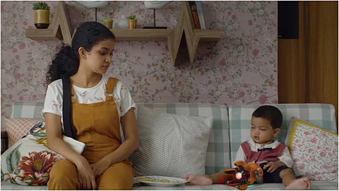 ഇത് പോലൊരു കഥ ഞാൻ കേട്ടിട്ടില്ല; ജൂഡ് ആന്റണി- അന്ന ബെൻ ചിത്രം സാറാസിന്റെ ട്രെയ്ലര്