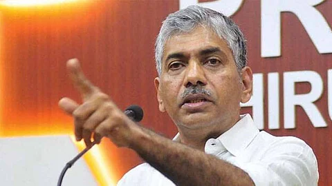 യുവമോര്ച്ച ഡി.വൈ.എഫ്.ഐയെ മാതൃകയാക്കി മാറണം, കെ.സുരേന്ദ്രനെ മാറ്റേണ്ട: ജേക്കബ് തോമസ്