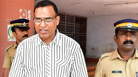 കൊട്ടിയൂര് പീഡനം: റോബിന് വടക്കുംചേരിക്ക് ശിക്ഷാ ഇളവ്; ശിക്ഷ പകുതിയായി കുറച്ചു