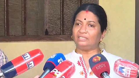 'മകള് തെറ്റുകാരിയല്ല', ജയില് മോചിതയായ നിമിഷ ഫാത്തിമയെ നാട്ടിലെത്തിക്കണമെന്ന് അമ്മ ബിന്ദു