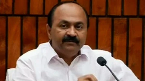 'സംസ്ഥാനം ആരോഗ്യ ഡാറ്റ മറച്ചുവെക്കുന്നു', ചില ഐ.എ.എസ് ഉദ്യോഗസ്ഥര് കൊവിഡ് നിയന്ത്രണം ഹൈജാക്ക് ചെയ്യുകയാണെന്ന് വി.ഡി.സതീശന്