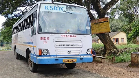 ആറ് വയസുള്ള മകനെ അമ്മ കെഎസ്ആര്ടിസി ബസ്സിനടിയില് തള്ളിയിടാന് ശ്രമിച്ചെന്ന് നാട്ടുകാര്; വളര്ത്താന് മാര്ഗമില്ലെന്ന് അമ്മ