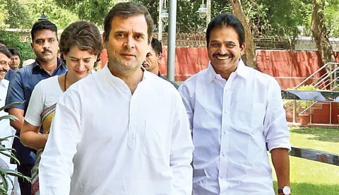 കെ.സി വേണുഗോപാല് ബി.ജെ.പി ഏജന്റെന്ന് സംശയം, രാഹുല് ഗാന്ധിയ്ക്ക് കത്ത്