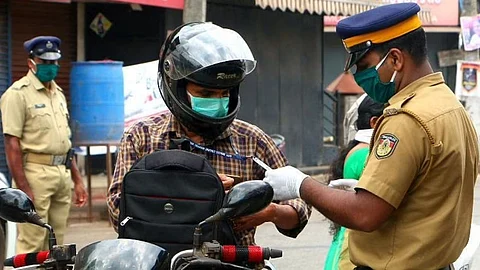 മൂന്ന് മാസം, 125 കോടി; ലോക്ക്ഡൗണില് പിഴ ചുമത്തി സര്ക്കാര് ജനങ്ങളില് നിന്ന് പിരിച്ചെടുത്തത് കോടികള്