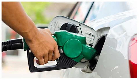 പേര് ശ്രീജേഷ് എന്നാണോ, എങ്കില് പെട്രോള് സൗജന്യം; പി.ആര് ശ്രീജേഷിന് പമ്പുടമയുടെ വ്യത്യസ്ത ആദരം