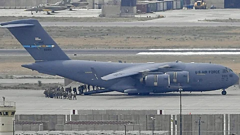 20 വര്ഷക്കാലത്തെ യുദ്ധത്തിന് അവസാനം: അമേരിക്കന് സൈന്യം മടങ്ങി, അവസാന വിമാനവും കാബൂള് വിട്ടു