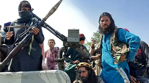 താലിബാന് കാബൂളില്; തലസ്ഥാന നഗരത്തെ വളഞ്ഞ് ഭീകരവാദികള്