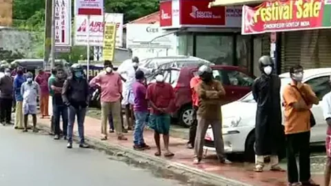 മദ്യം വാങ്ങാനെത്തുന്നവര് കന്നുകാലികളോ? സര്ക്കാരിനോട് വീണ്ടും ചോദ്യങ്ങളുമായി ഹൈക്കോടതി