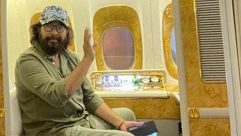 രണ്ടുവര്ഷത്തിന് ശേഷം മമ്മൂട്ടി ദുബായ്ലേക്ക്; വിമാനത്തില് നിന്നുള്ള ചിത്രം ഏറ്റെടുത്ത് ആരാധകര്