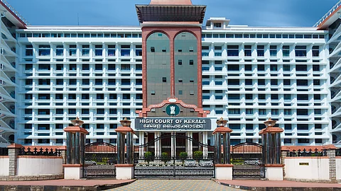 പോക്സോ കേസ് പ്രതി അതിജീവിതയെ വിവാഹം ചെയ്താലും കേസ് റദ്ദാവില്ല; പീഡനം കൊലയേക്കാള് ഹീനമെന്ന് കോടതി