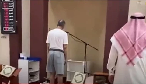 കുവൈത്തില് ഷോര്ട്സ് ധരിച്ച് ബാങ്ക് വിളിച്ച പള്ളി ജീവനക്കാരന് താക്കീത്