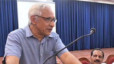 ബിജെപിയെ മനസിലാക്കാന് സവര്ക്കറെയും ഗോള്വാക്കറെയും അറിയണം,പ്രതിഷേധം കനത്താലും സിലബസ് പിന്വലിക്കില്ലെന്ന് കണ്ണൂര് സര്വ്വകലാശാല വിസി