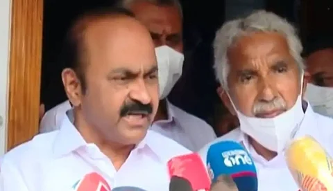 കോണ്ഗ്രസ് ആദ്യം ഗ്രൂപ്പ് രണ്ടാമത്,
ബുദ്ധിമുട്ടേറിയ സാഹചര്യമുണ്ടായതില് പ്രയാസമെന്ന് ഉമ്മന് ചാണ്ടി