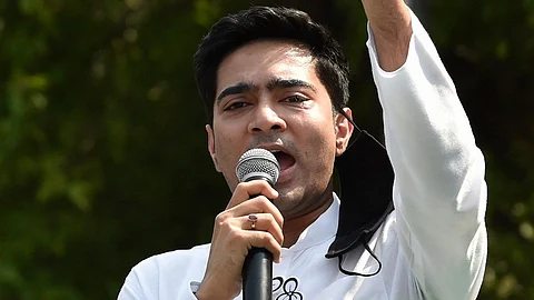 '10 പൈസയുടെയെങ്കിലും തിരമറിയില് പങ്ക് തെളിയിച്ചാല് പൊതുവേദിയില് തൂക്കിലേറും'; അഴിമതി ആരോപണത്തില് അഭിഷേക് ബാനര്ജി