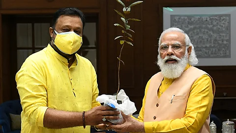 'ജയലക്ഷ്മി നല്കിയ പേരത്തൈ പ്രധാനമന്ത്രിയുടെ വസതിയില് വളരും'; വലിയ സന്ദേശമെന്ന് സുരേഷ് ഗോപി