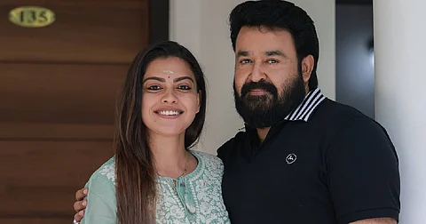 'നടന വിസ്മയത്തോടൊപ്പം ഒരു സിനിമ കൂടി'; ചിത്രങ്ങള് പങ്കുവെച്ച് അനുശ്രീ