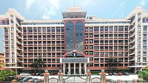 'എടാ, എടീ വിളികള് വേണ്ട', പൊലീസിന്റെ മോശം പെരുമാറ്റം സഹിക്കേണ്ട ആവശ്യം ജനങ്ങള്ക്കില്ലെന്ന് ഹൈക്കോടതി