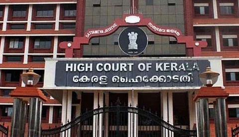 സസ്പെന്ഡ് ചെയ്ത ലോട്ടറി ഏജന്റിന്റെ ഭാര്യയായതുകൊണ്ട് സമ്മാനതുക നിഷേധിക്കാനാകില്ല, പണം നല്കാന് സര്ക്കാരിനോട് ഹൈക്കോടതി