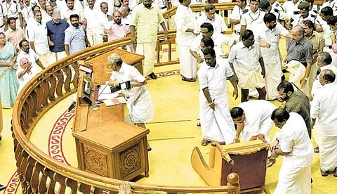 കയ്യാങ്കളിക്കേസില് സംഘര്ഷമുണ്ടാക്കിയത് പൊലീസ്, പ്രചരിക്കുന്ന ദൃശ്യങ്ങള് വ്യാജമെന്ന് പ്രതികള് കോടതിയില്