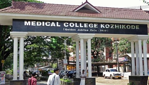 മെഡിക്കല് കോളേജില് നിന്ന് സ്വകാര്യ ആശുപത്രിയിലേക്ക് മാറ്റാന് പറഞ്ഞു,
ആരോഗ്യവകുപ്പിനെ തള്ളി നിപ്പ ബാധിച്ച് മരിച്ച കുട്ടിയുടെ കുടുംബം